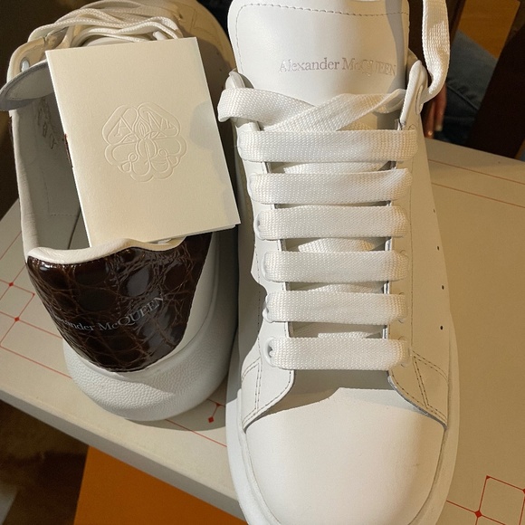 Alexander MCQueen - Picture 1 of 5